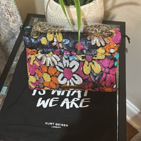 Kurt Geiger London Mini Kensington Soft Convertible Crossbody Bag - Picture 4 of 16